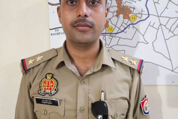 यूपी पुलिस का दारोगा रिश्वत लेते रंगे हाथों पकड़ा,खिवाई चौकी इंचार्ज