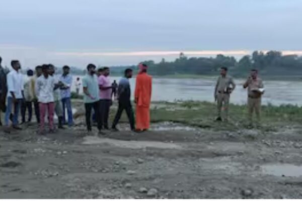 गणेश प्रतिमा विसर्जन करने आए तीन युवक कोसी नदी में डूबे