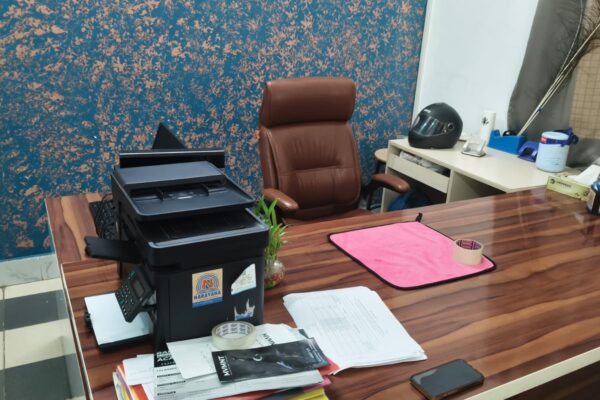 अभिभावकों ने लगाया मनमानी का आरोप — “फीस पूरी, पढ़ाई अधूरी”